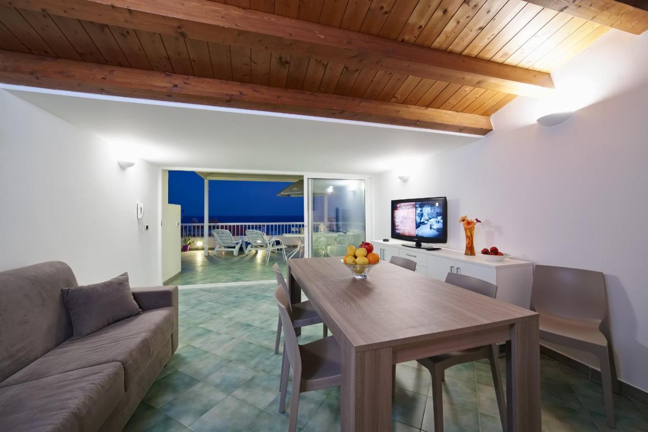 Archimede, Appartamento Con Vista In Centro A Marina Di Ragusa Bagian luar foto
