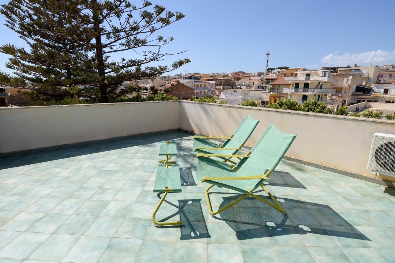 Archimede, Appartamento Con Vista In Centro A Marina Di Ragusa Bagian luar foto