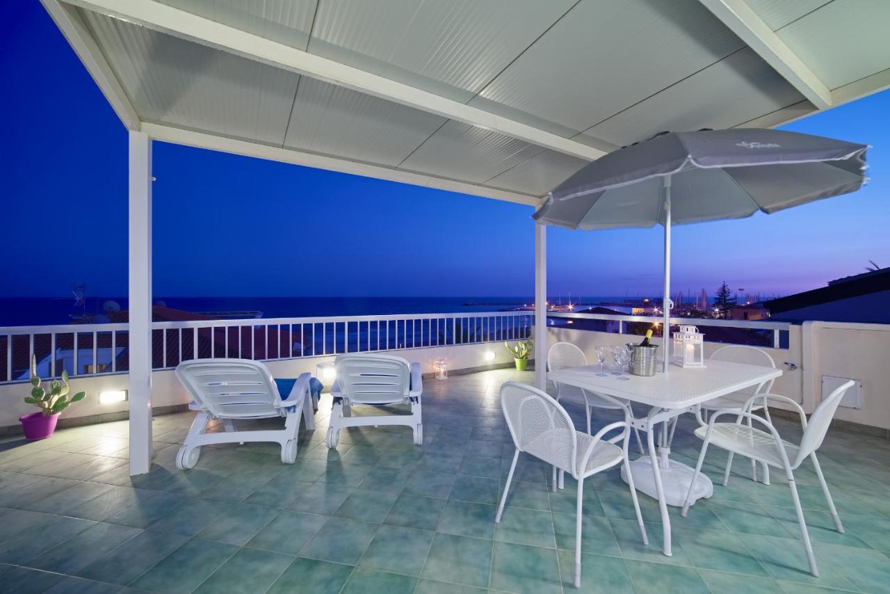 Archimede, Appartamento Con Vista In Centro A Marina Di Ragusa Bagian luar foto