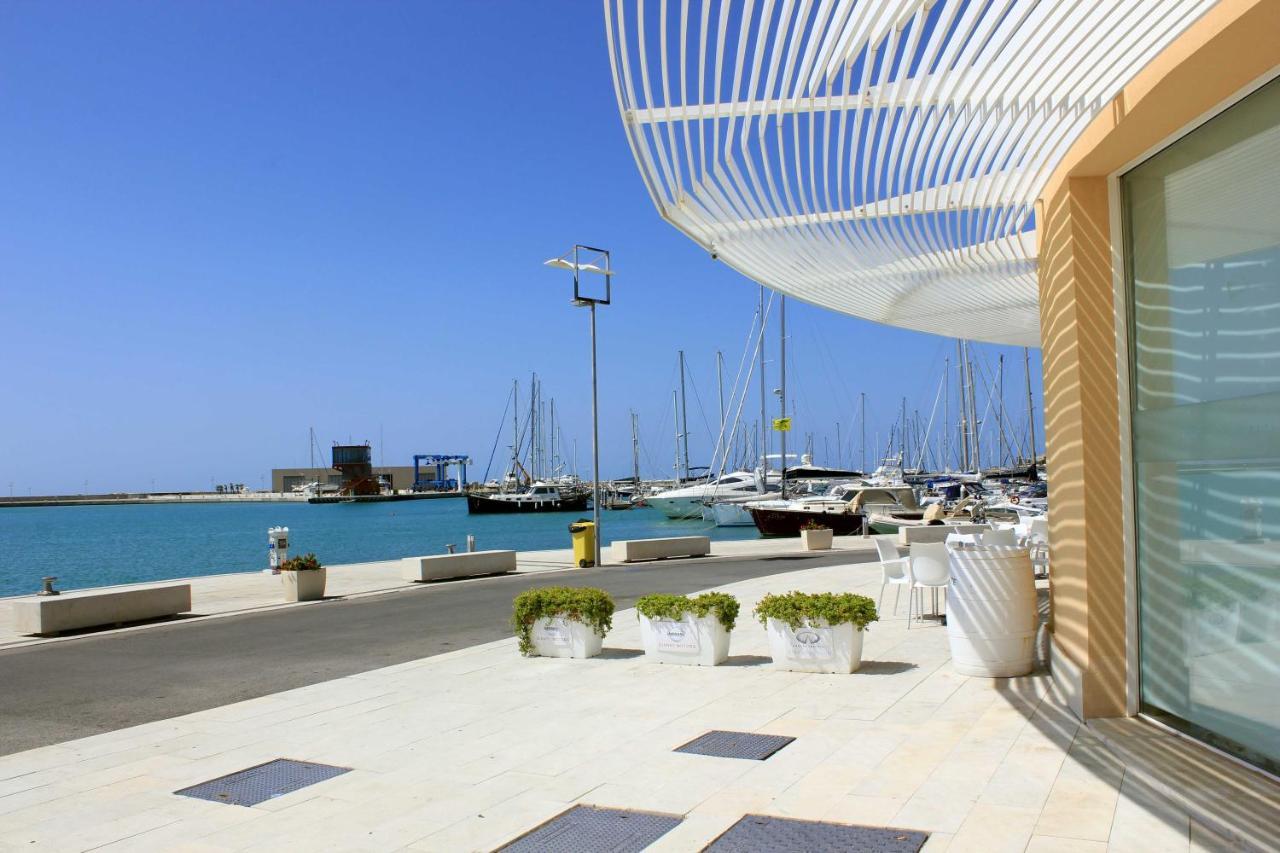 Archimede, Appartamento Con Vista In Centro A Marina Di Ragusa Bagian luar foto